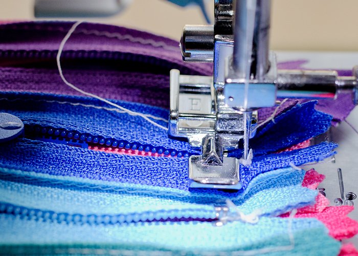 Make Rainbow Zipper Pouch