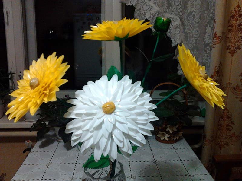flower-from-plastic-bottle-1