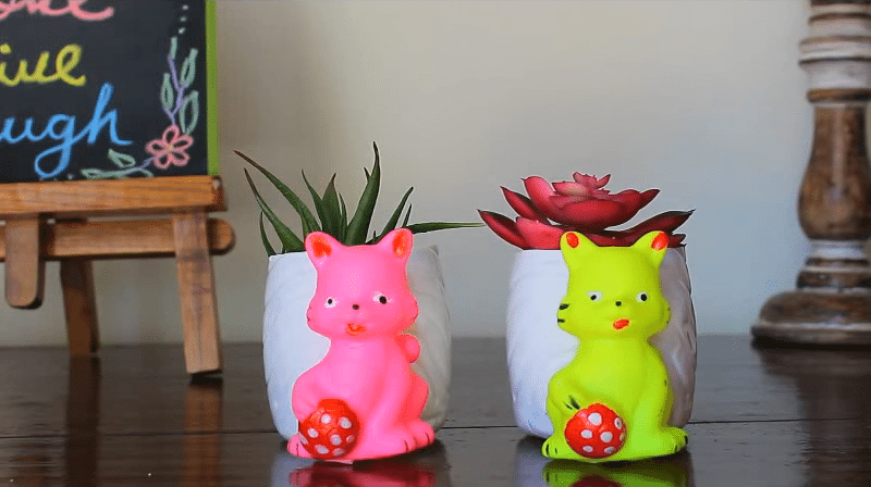 8 Great ideas to use old toys for home decor5