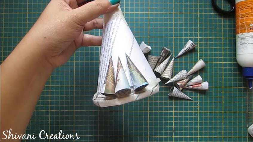 How to make newspaper doll18