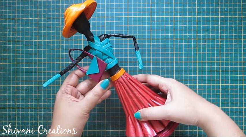 How to make newspaper doll27