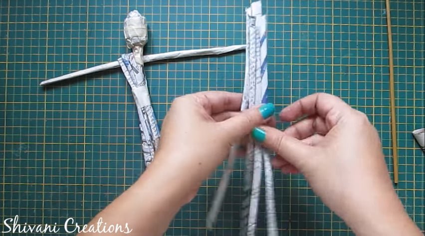 How to make newspaper doll7