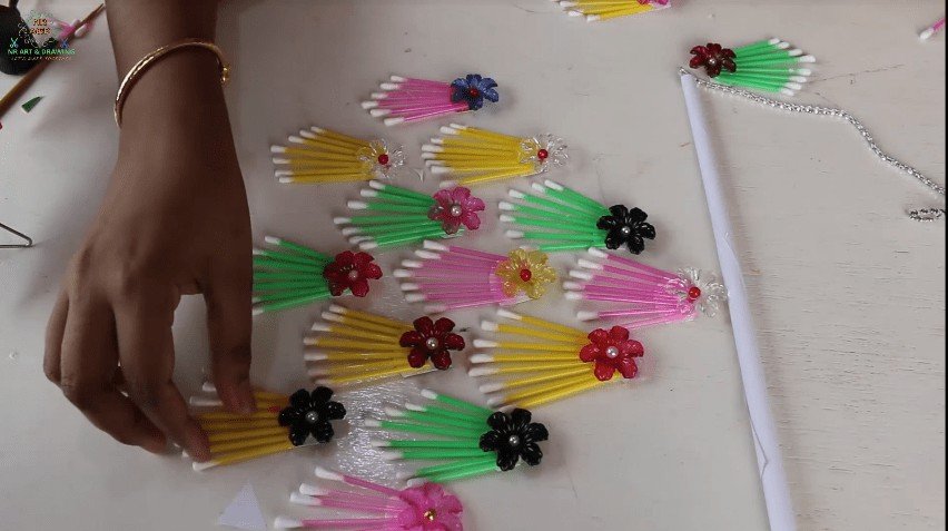 How to make wall hanging using cotton buds8