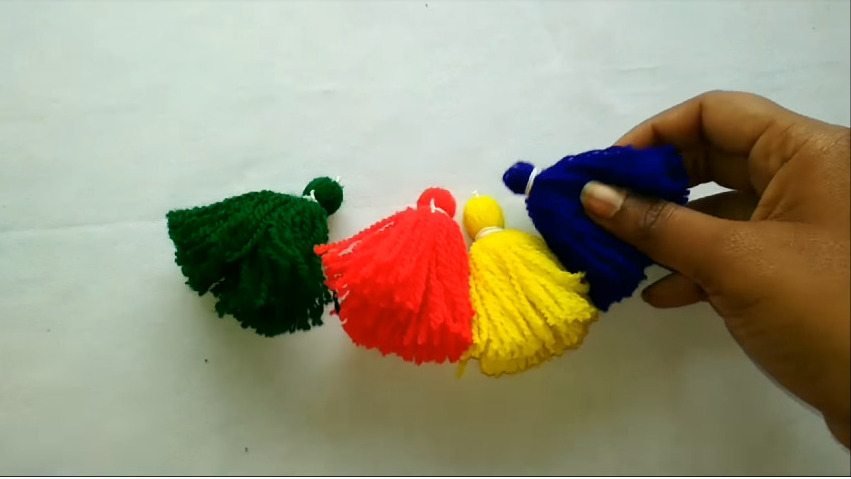 How to make woolen tassel bag charm very easily9