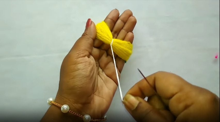 How to make woolen tassel bag charm very easily4