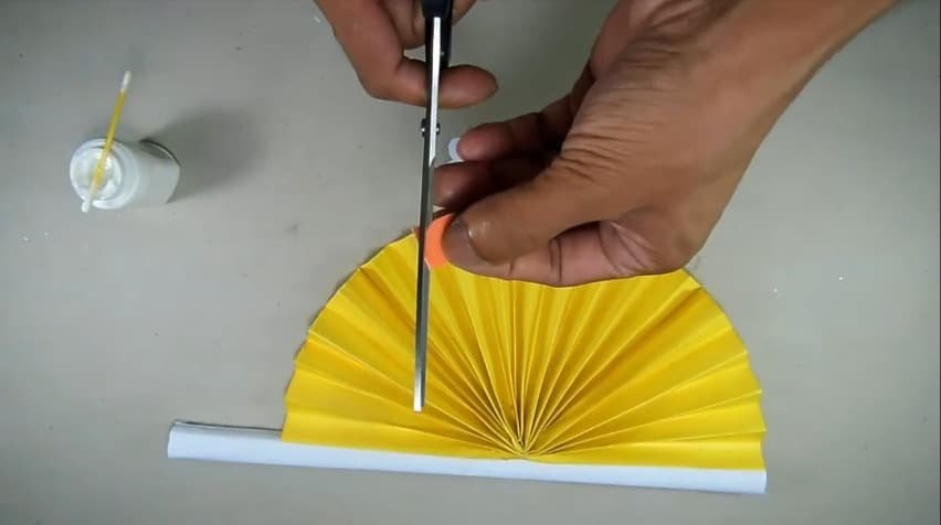 How to make hand fan out of color papers11