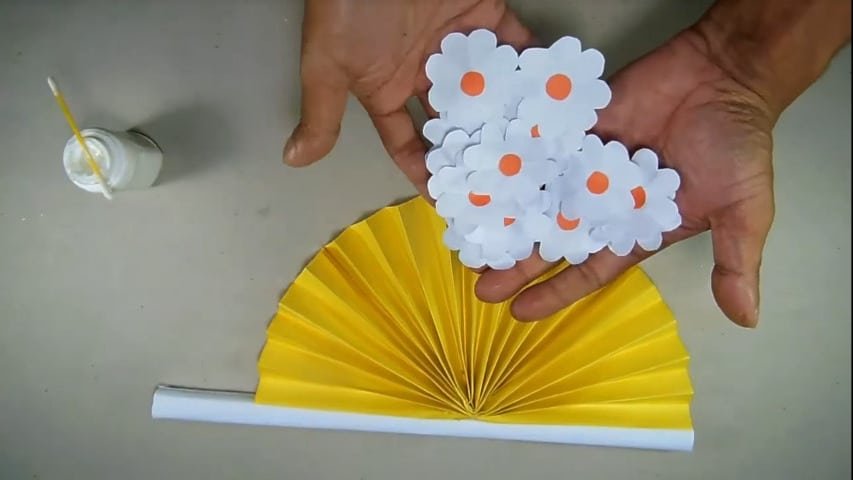 How to make hand fan out of color papers12