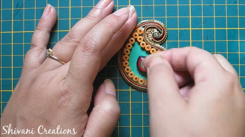 How to make paper quilling necklace set17