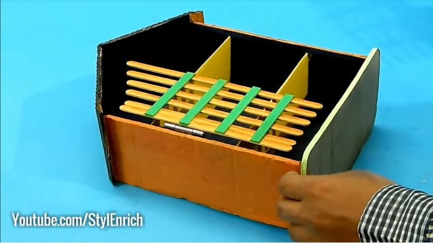 How to reuse cardboard to make jewelry organizer19