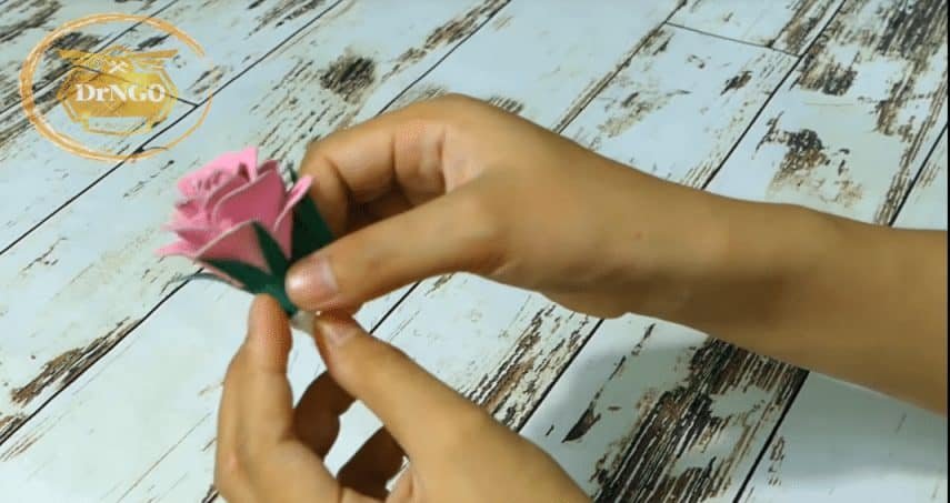 Beautiful Roses from Recycled Egg Carton Box