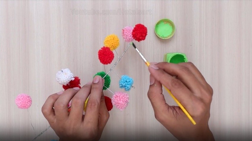 Easy Way to Make Pom-Pom Flowers