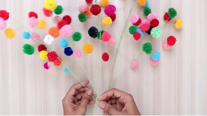 Easy Way to Make Pom-Pom Flowers