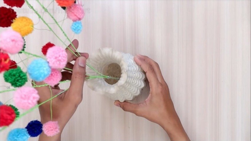 Easy Way to Make Pom-Pom Flowers