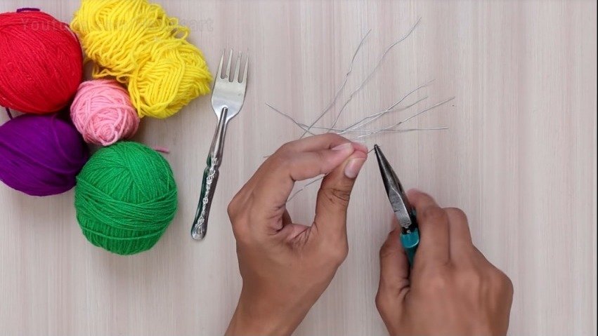 Easy Way to Make Pom-Pom Flowers