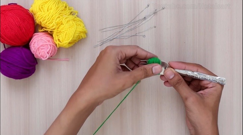 Easy Way to Make Pom-Pom Flowers