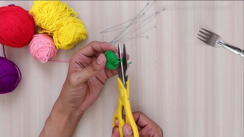 Easy Way to Make Pom-Pom Flowers