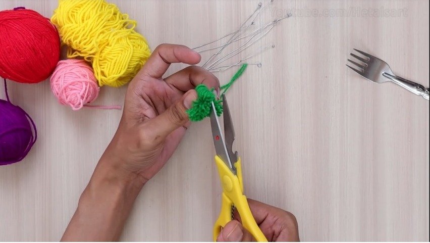 Easy Way to Make Pom-Pom Flowers