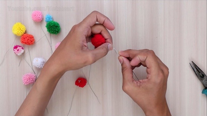 Easy Way to Make Pom-Pom Flowers