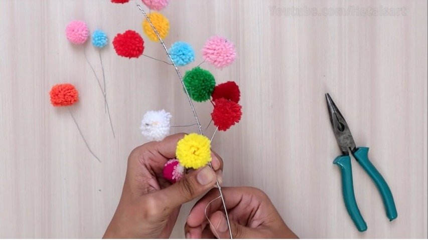 Easy Way to Make Pom-Pom Flowers