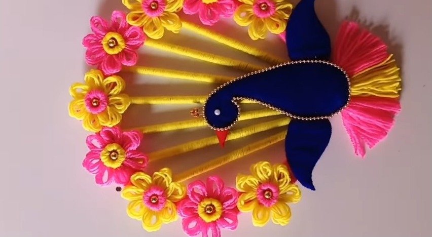 Easy Peacock Wall Hanging