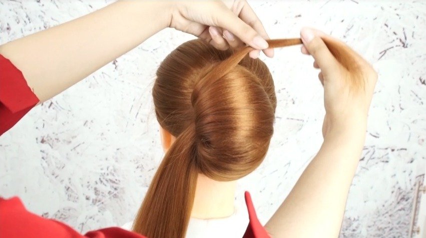 French Roll Hairstyle with Clutcher