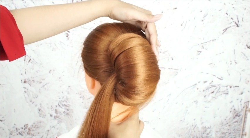 French Roll Hairstyle with Clutcher