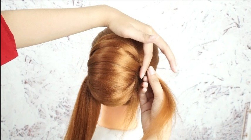 French Roll Hairstyle with Clutcher