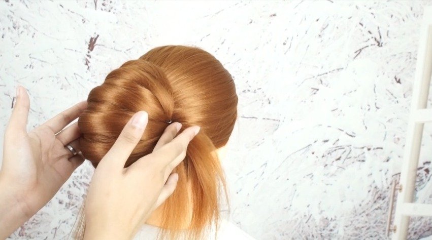 French Roll Hairstyle with Clutcher