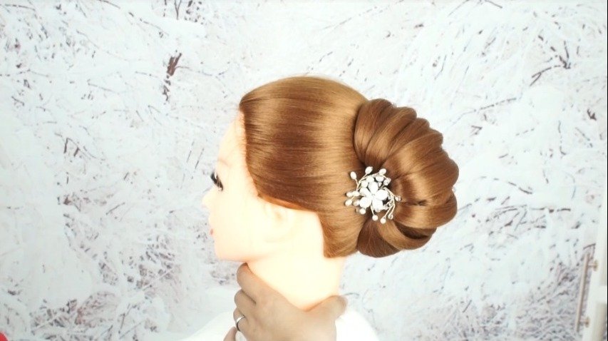 French Roll Hairstyle with Clutcher