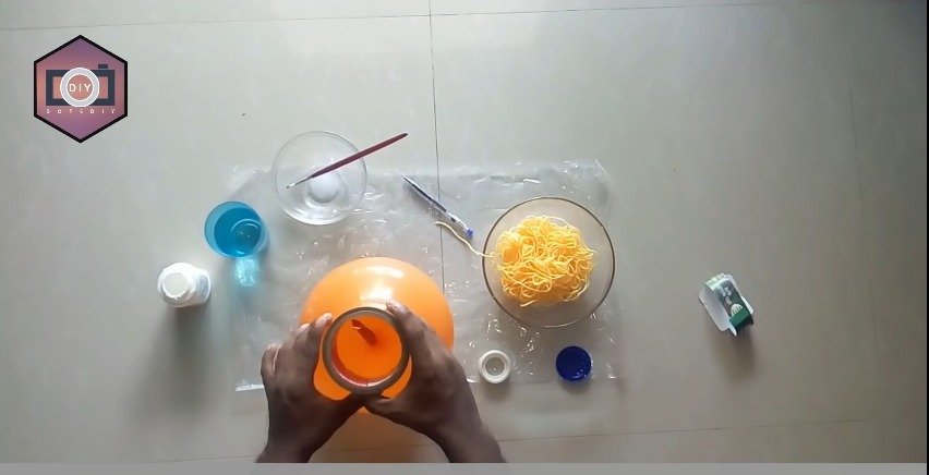 How to Make a Homemade Wrapped Balloon Lampshade