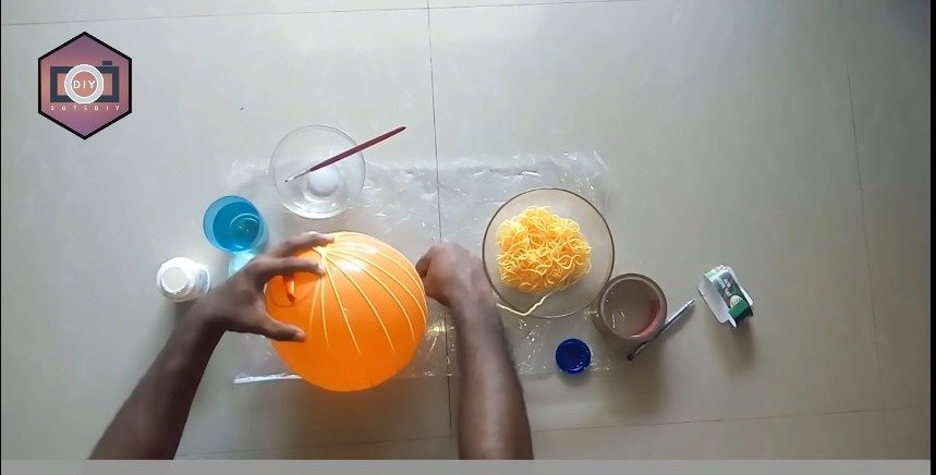 How to Make a Homemade Wrapped Balloon Lampshade