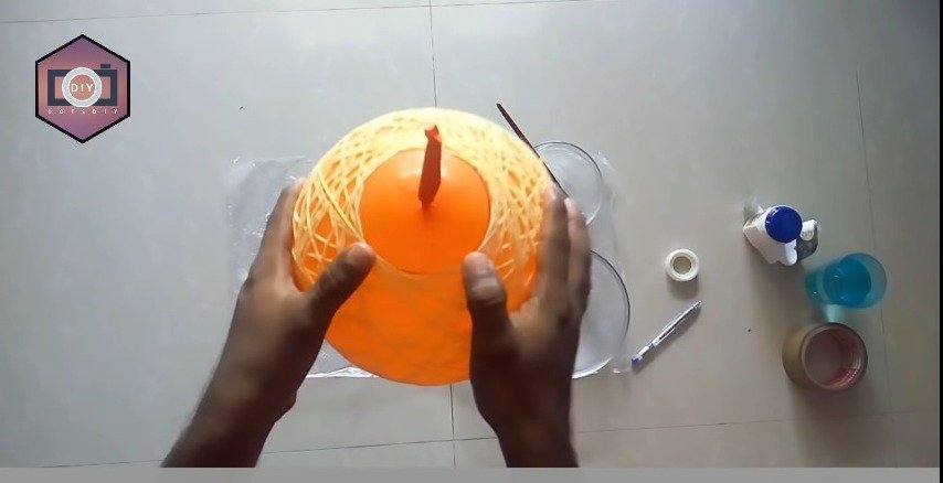 How to Make a Homemade Wrapped Balloon Lampshade