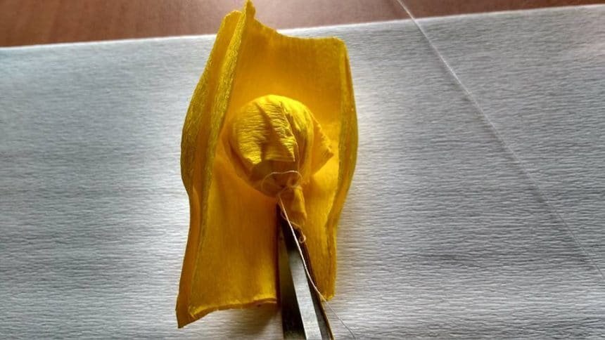 How to make crepe paper rose buds