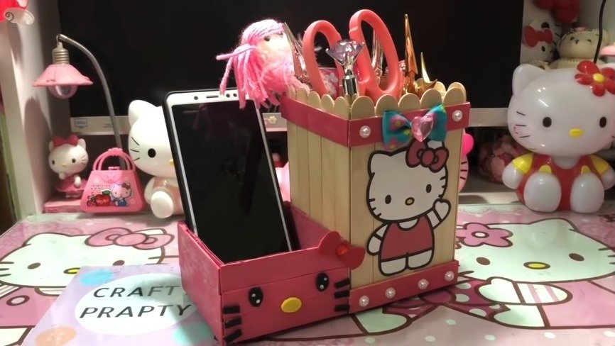 Pen holder with icecream sticks