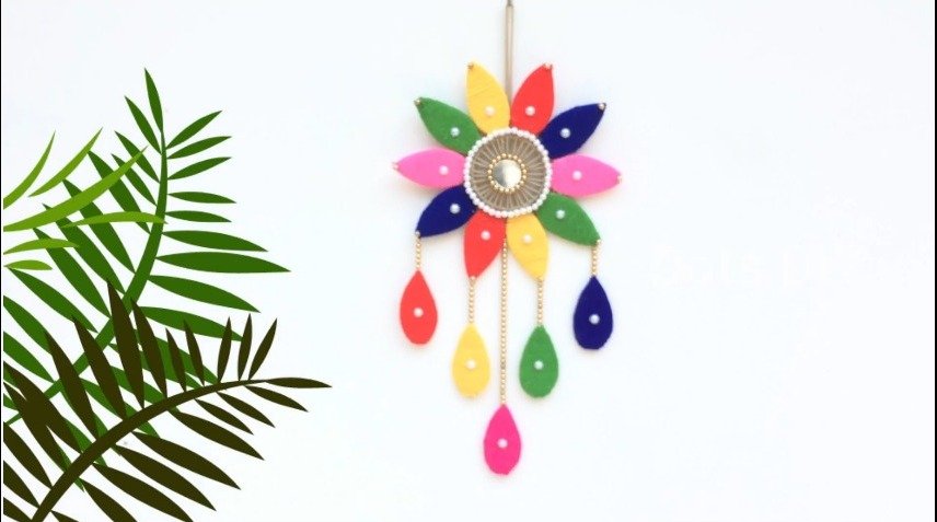 Woolen flower wall hanging