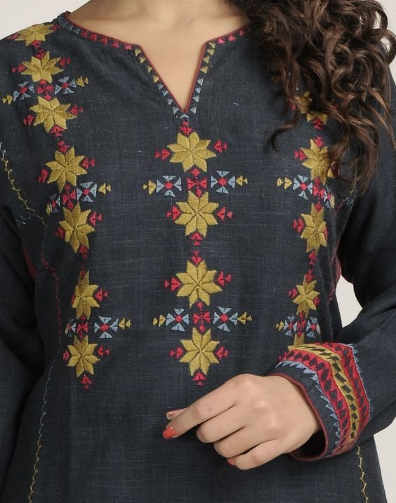 Beautiful Ladies Latest Kurti Designs 