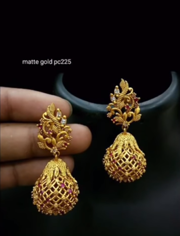 Daily Wear Earring Designs in Gold