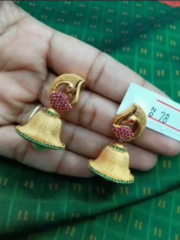 Daily Wear Earring Designs in Gold