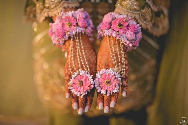 The soft pink and undertone bridal floral hathphool jewellery