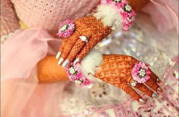 Soft pink fur and floral hathphool jewellery