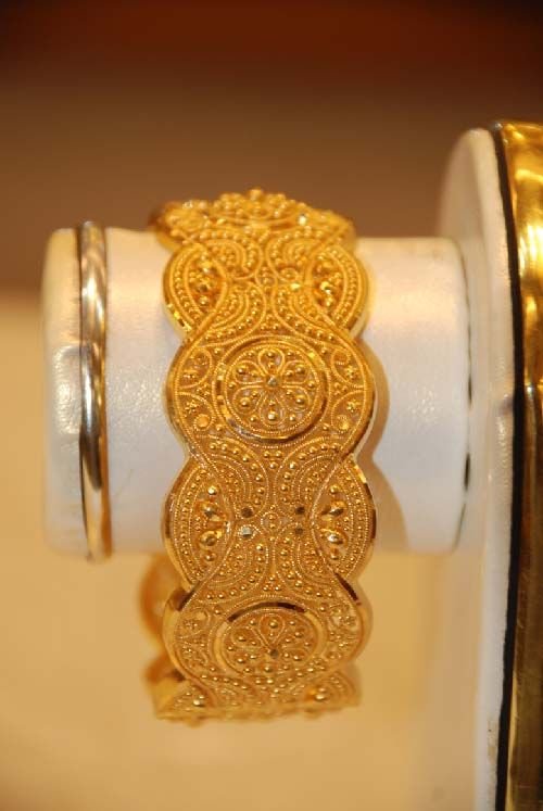 Latest Designs of Gold Bangles