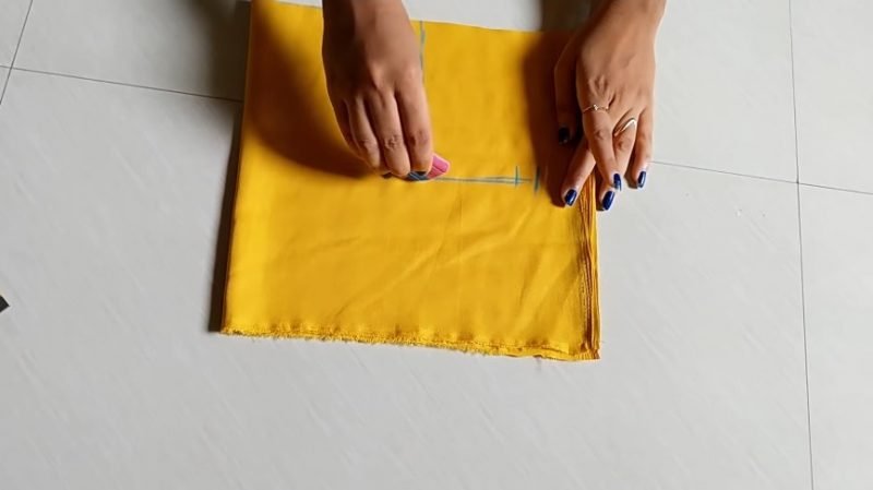 marking measurement to yellow cloth