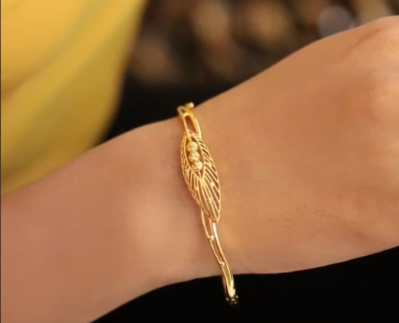 Exclusive gold bangles designs 8