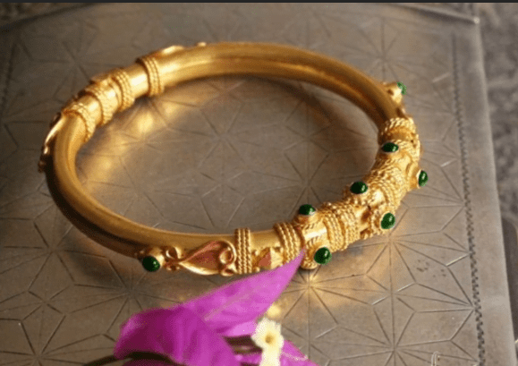 Exclusive gold bangles designs 9