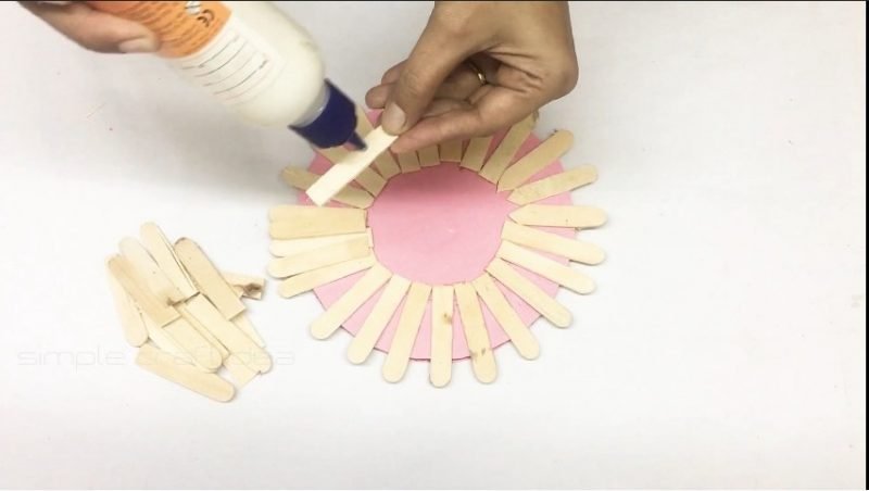 How to make a flower vase with popsicle sticks 13