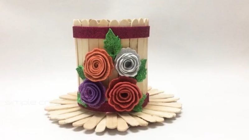 How to make a flower vase with popsicle sticks 25