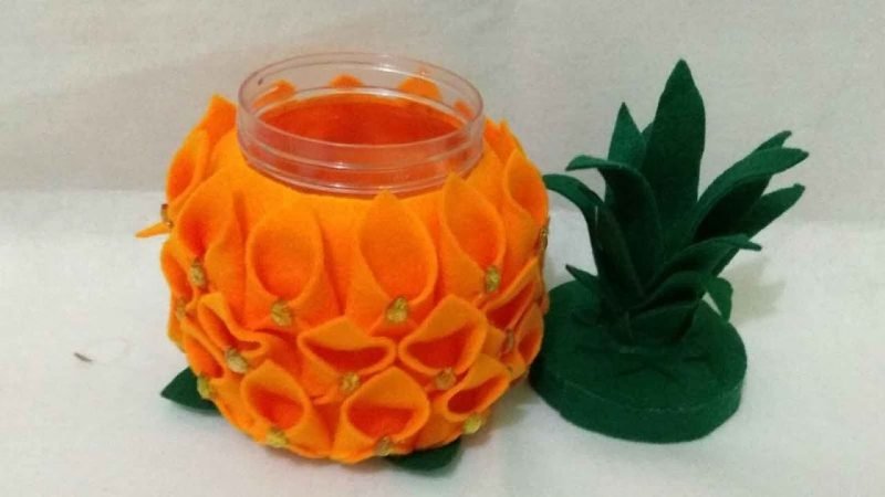 How to make a pineapple-shaped candy container from a flannel 1