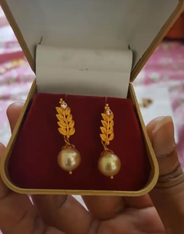 Latest Gold Earrings Designs19