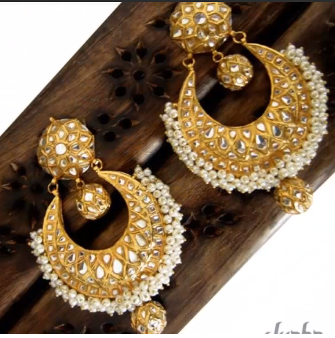 Latest Gold Earrings Designs21