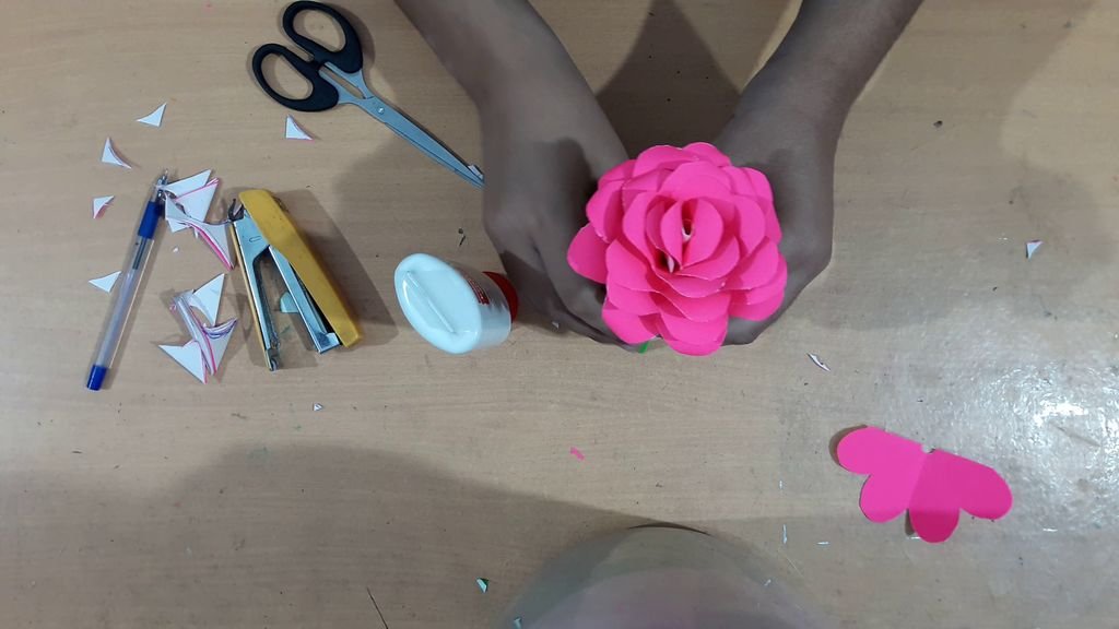 making flower with pink color paper3